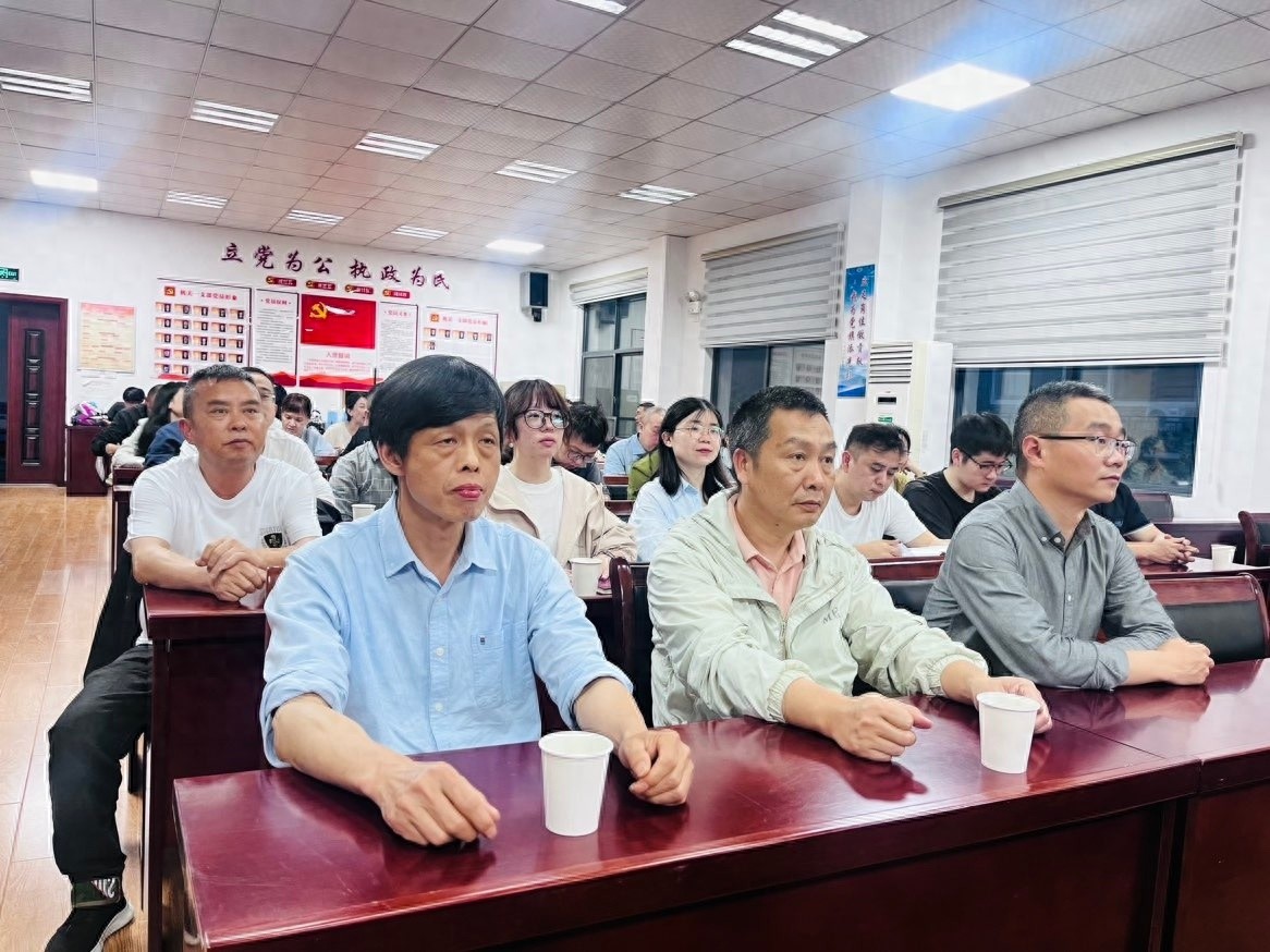 AI政务提效培训震撼来袭！干部职工惊呼：原来AI离我们这么近？