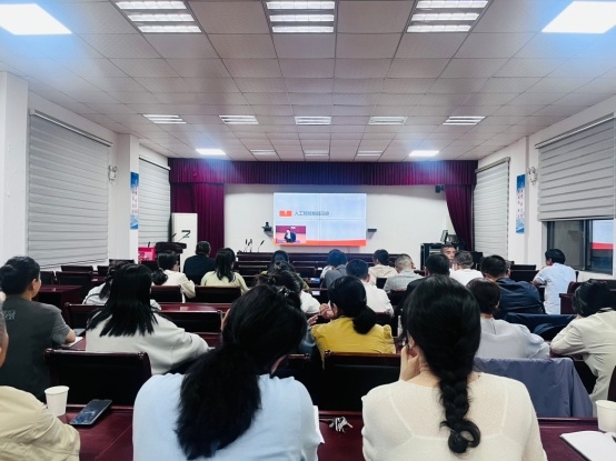 AI政务提效培训震撼来袭！干部职工惊呼：原来AI离我们这么近？  第2张