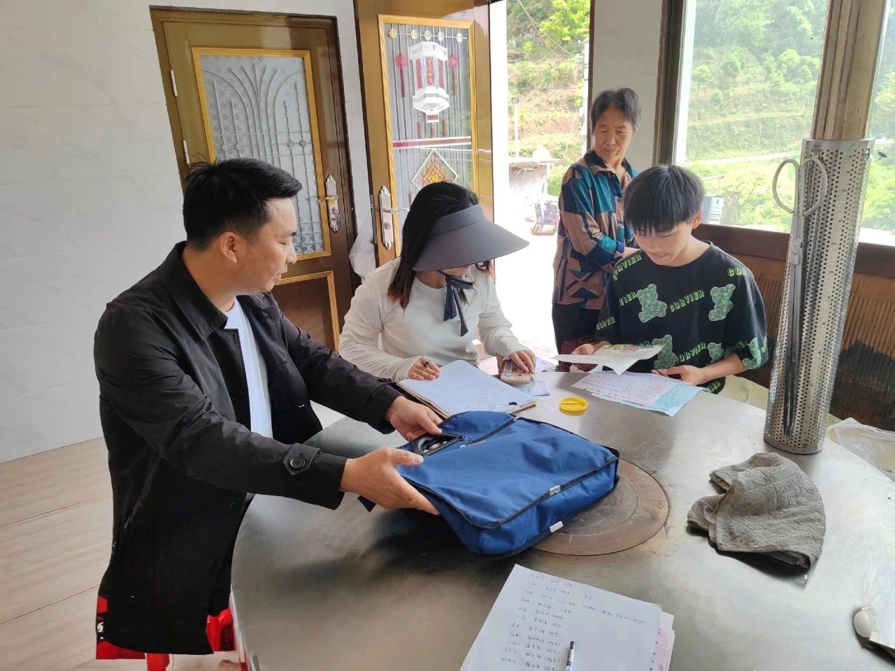 炎炎夏日，孩子安全谁来守护？温泉镇这场活动让家长和孩子都安心  第2张