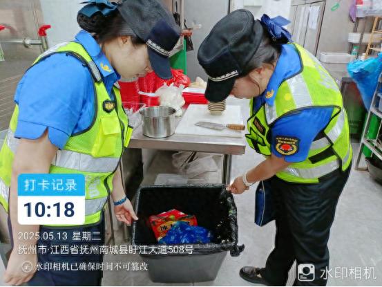 南城县执法大队创新多维度治理！餐饮油烟扰民问题咋解决？