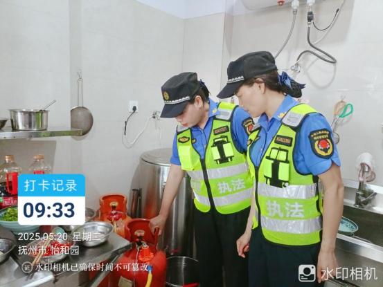 南城县执法大队创新多维度治理！餐饮油烟扰民问题咋解决？  第2张