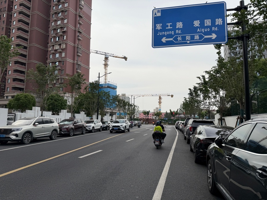 杨浦区白洋淀路停车乱象频发！通车不到4个月竟成马路停车场？  第5张