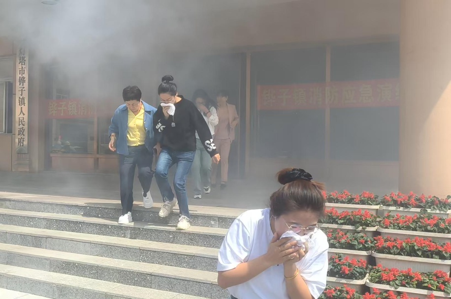 铧子镇联合消防救援大队开展演练！100 余人参与意义何在？  第4张
