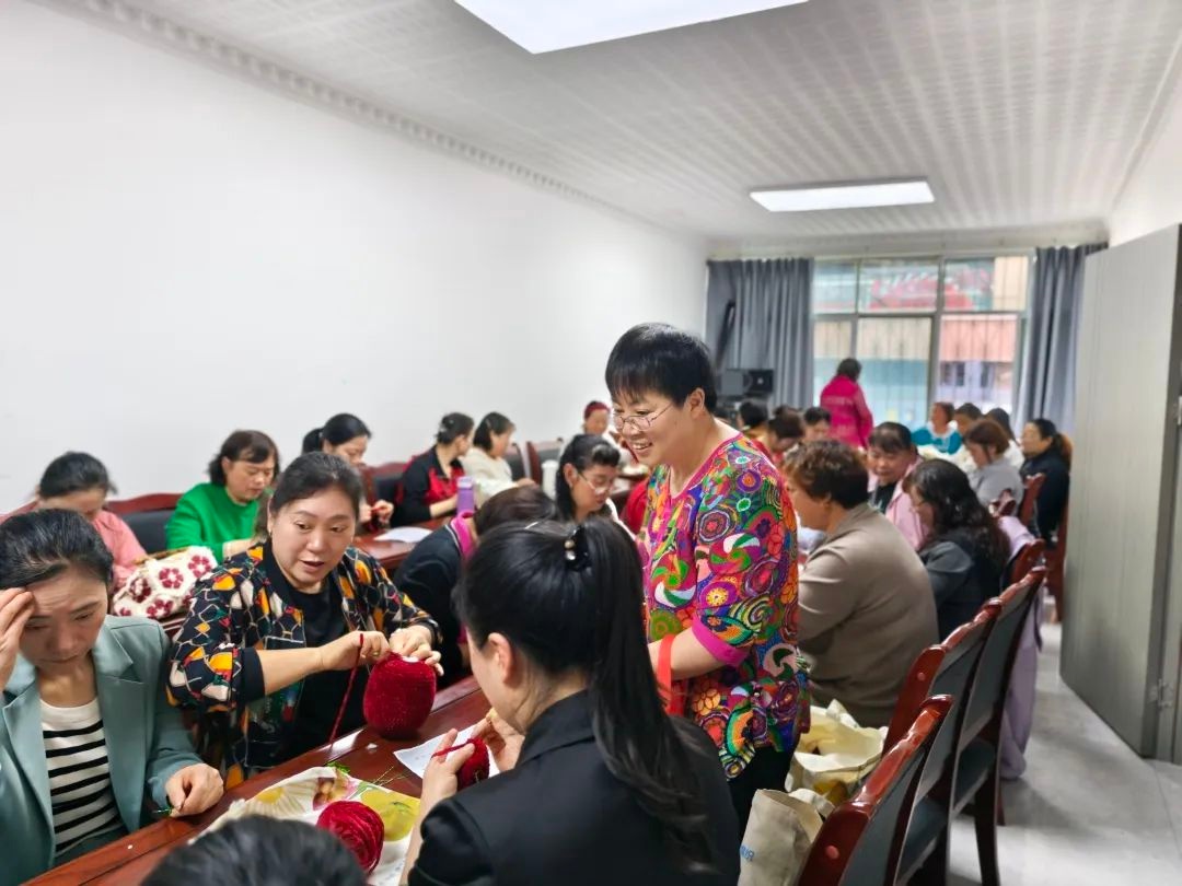 5月23日越西县非遗手工钩针编织培训结业！50余学员成果咋样？  第2张