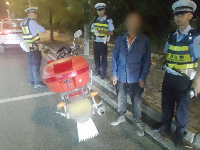 5月20日贵阳惊现严重交通违法！二次酒驾还开报废车？