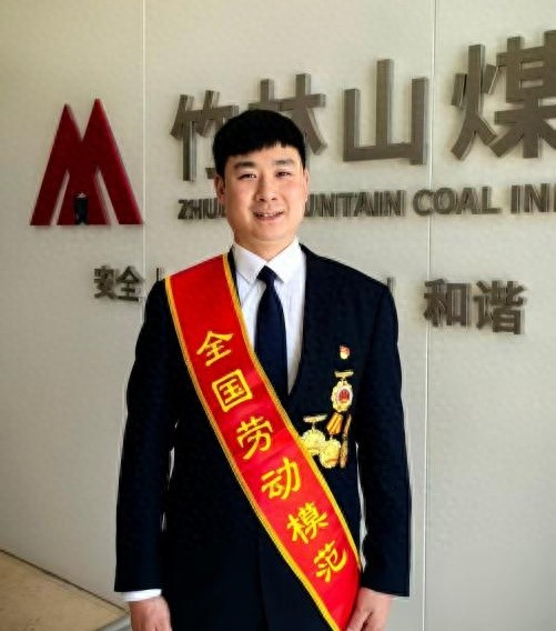 4月28日卫亮亮获全国劳模称号！他如何书写奋斗篇章？