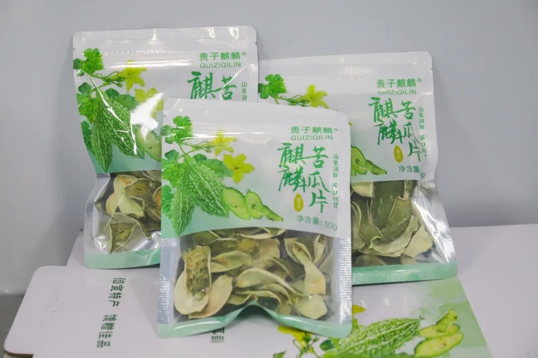 贵子苦瓜丰收季！鲜果交易忙，加工车间马力全开，产量惊人？  第4张