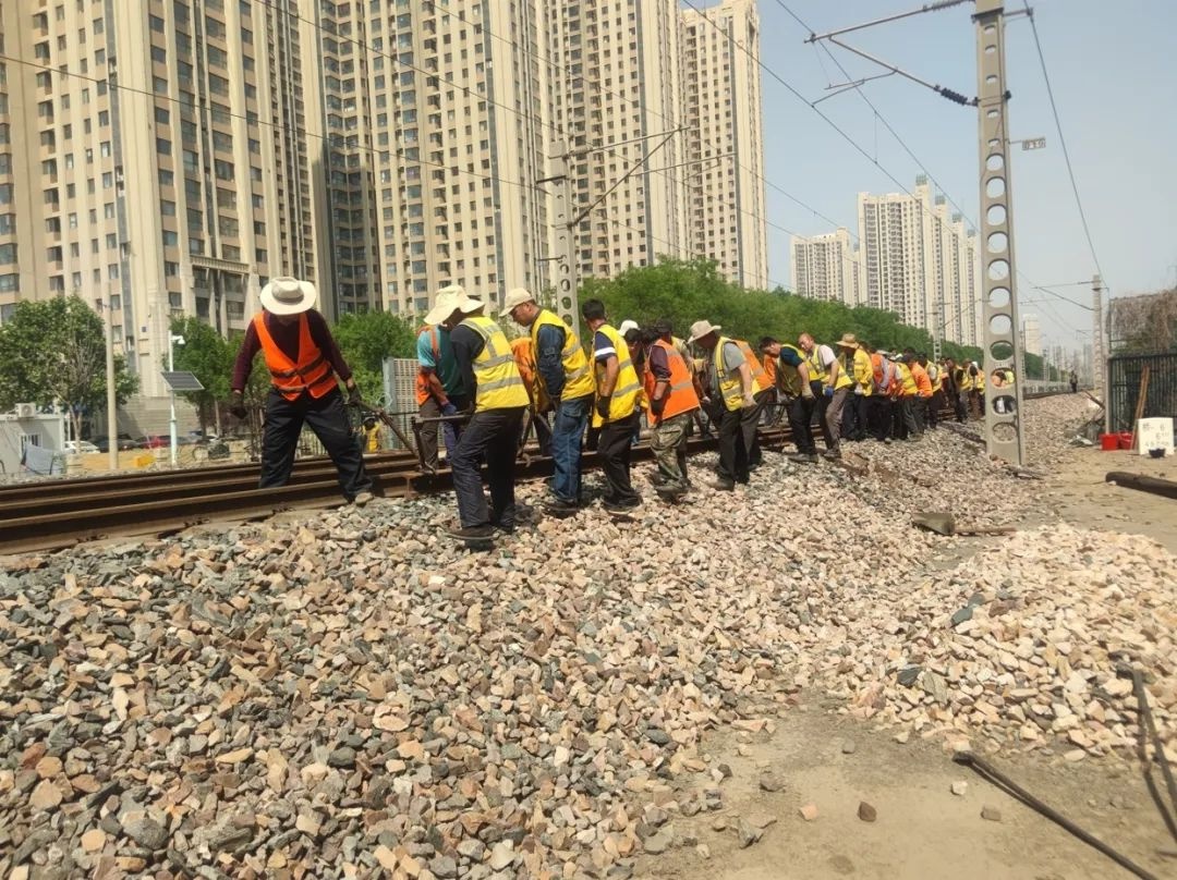 石家庄地铁 4 号线六工区涉铁段工程完工！下穿 230 米竟如此挑战？  第2张