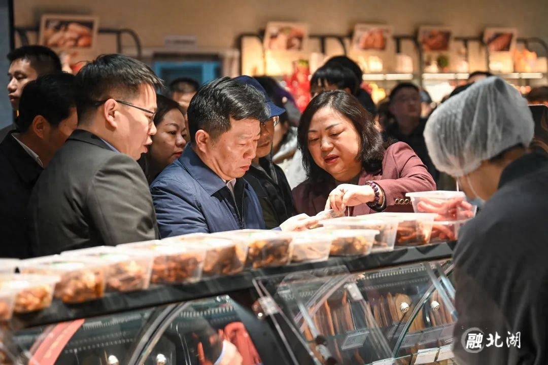 春节购物季，北湖区如何确保安全与繁荣？田连钊书记亲临现场指导  第1张