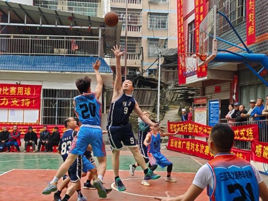 同乐苗族乡高武村迎春杯篮球赛：42支球队齐聚，各族青年共庆新春  第4张