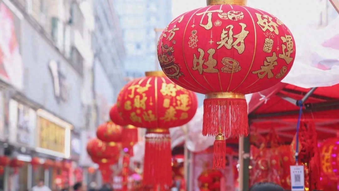 碧江区如何用3000盆花卉和433组灯笼打造新春氛围？探秘蛇年春节的独特魅力