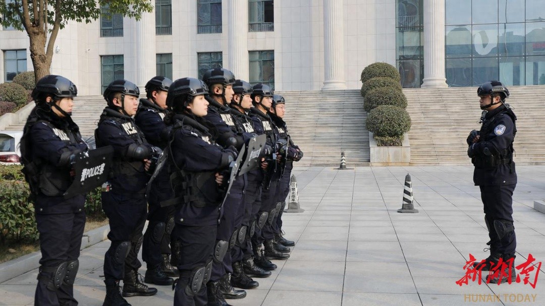 老赖拒不履行义务，法院雷霆出击！李某一家将何去何从？
