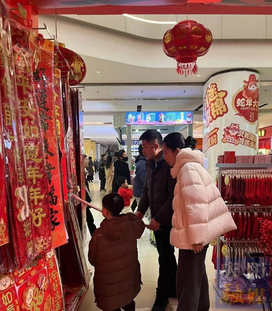 春节前夕，我市商超为何人潮涌动？揭秘节前市场的火爆景象  第1张