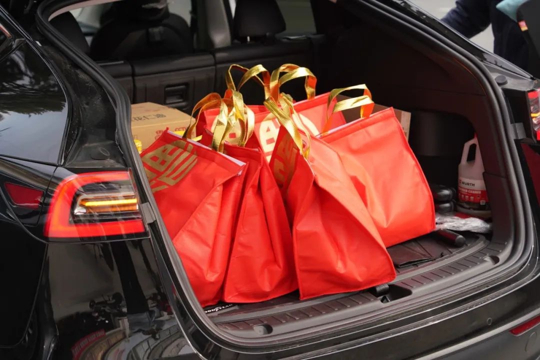 杨王村年货大礼包发放现场热闹非凡！3700名村民的幸福年货，你羡慕了吗？  第6张