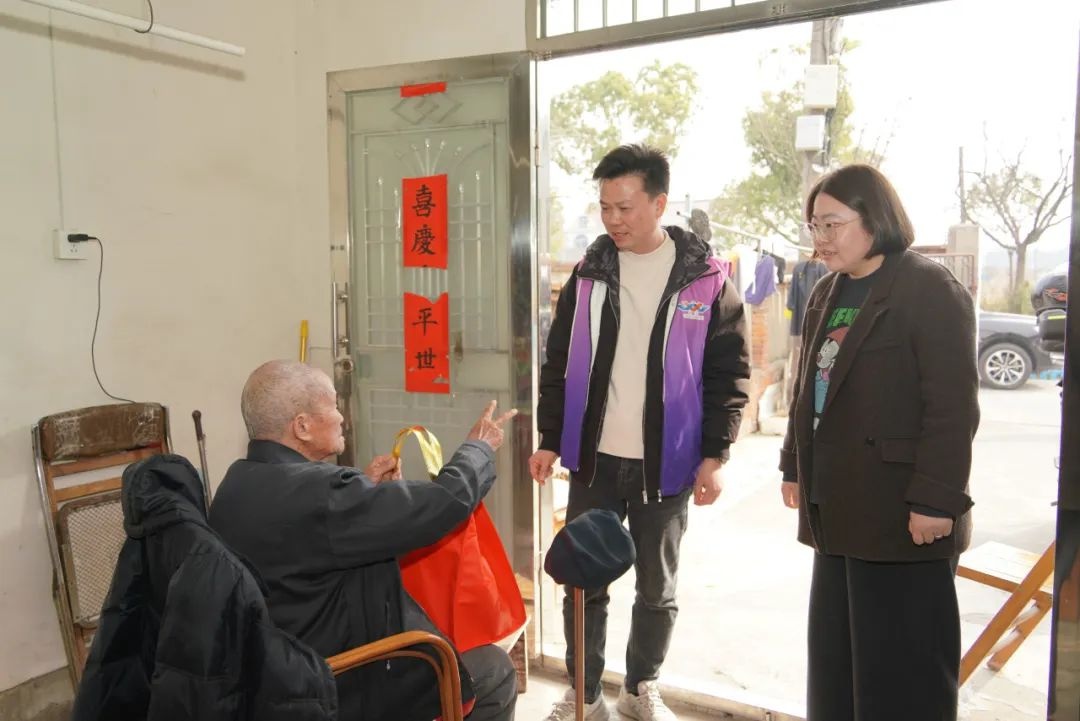 杨王村年货大礼包发放现场热闹非凡！3700名村民的幸福年货，你羡慕了吗？  第8张