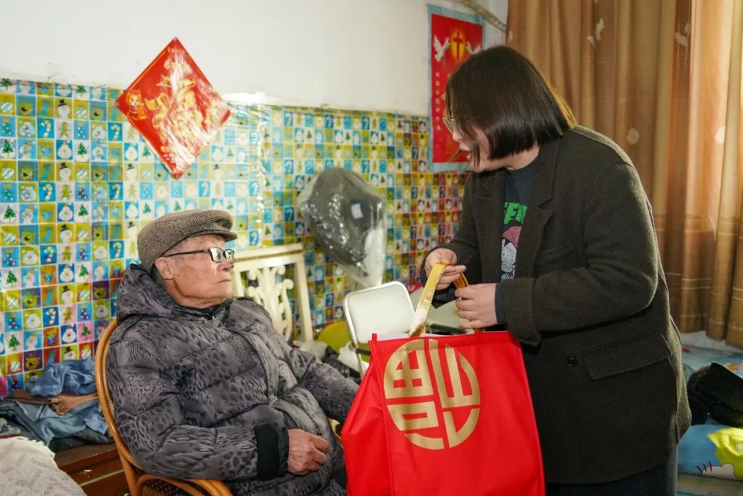 杨王村年货大礼包发放现场热闹非凡！3700名村民的幸福年货，你羡慕了吗？  第9张