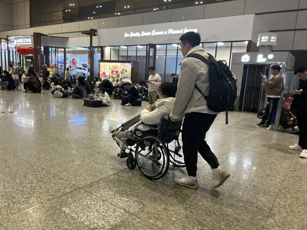 春运高峰！上海虹桥火车站77.8万人次创历史新高，你准备好回家了吗？  第13张