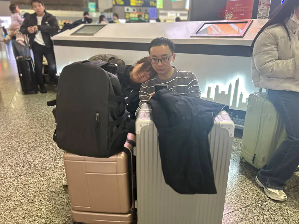 春运高峰！上海虹桥火车站77.8万人次创历史新高，你准备好回家了吗？  第8张