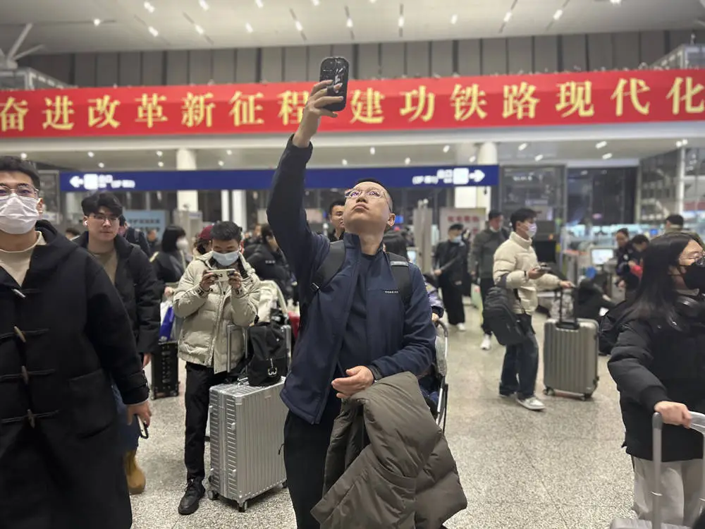 春运高峰！上海虹桥火车站77.8万人次创历史新高，你准备好回家了吗？  第9张