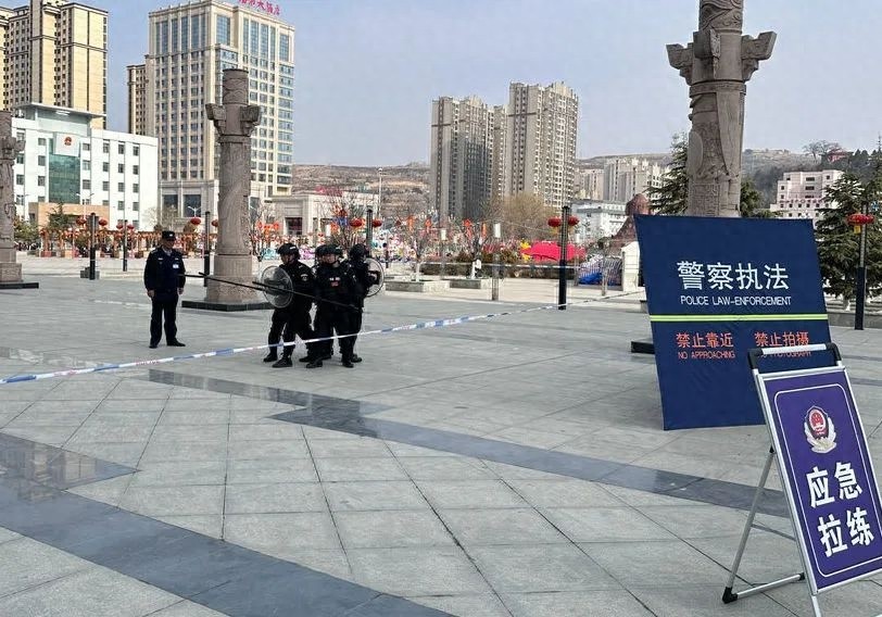 特巡警大队实战演练大揭秘：如何在最短时间内形成有效防御和攻击阵型？