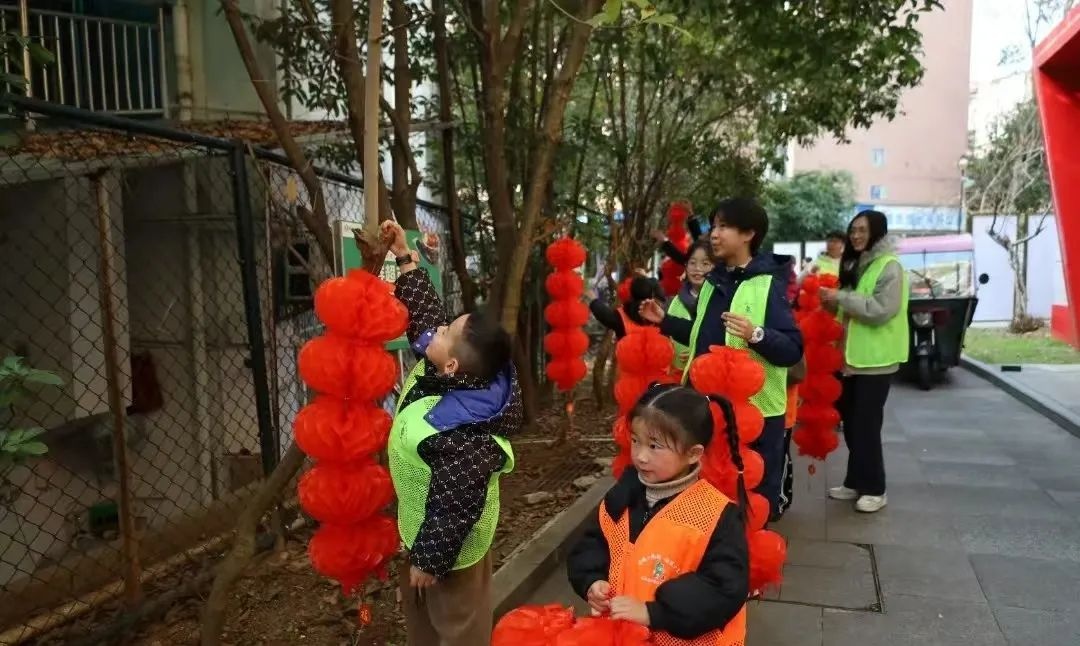 孩子们如何用红灯笼点亮社区新春？遵义市希望工程·陪伴行动揭秘  第2张