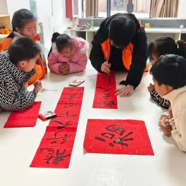孩子们如何用红灯笼点亮社区新春？遵义市希望工程·陪伴行动揭秘  第6张