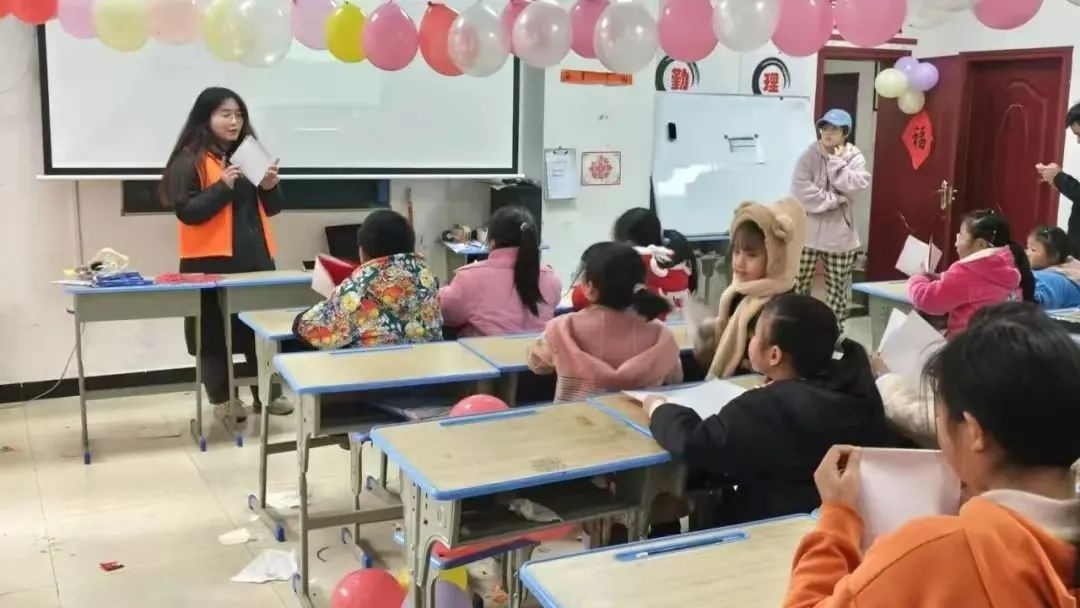 孩子们如何用红灯笼点亮社区新春？遵义市希望工程·陪伴行动揭秘  第8张