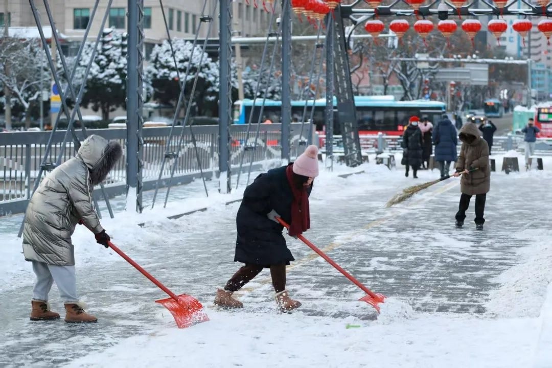 兰州市750余人次奋战24小时，40万平方米积雪如何一夜消失？