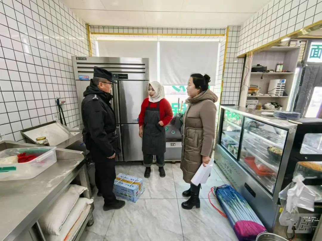 春节食品安全大检查！你的年货真的安全吗？警方揭秘背后真相  第2张