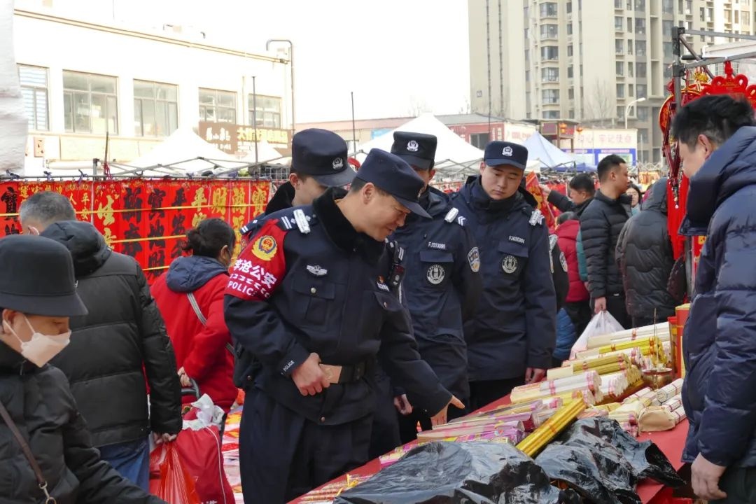 李村大集：百年烟火气背后的平安警色，你感受到了吗？  第2张