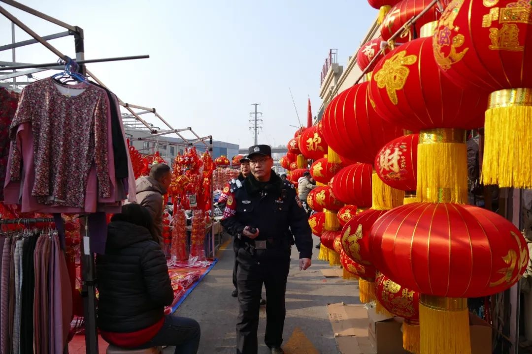 李村大集：百年烟火气背后的平安警色，你感受到了吗？  第4张