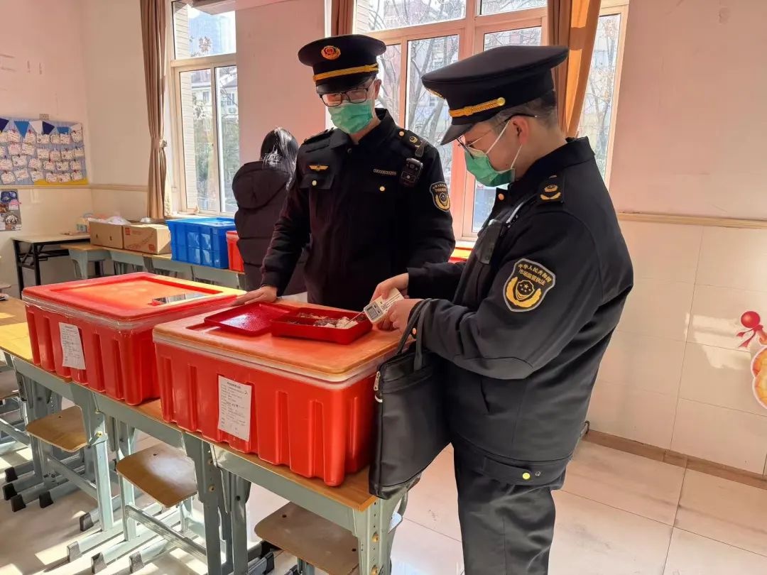 普陀区市场监管局如何一体化上门，既保障食品安全又为企业减负？  第3张