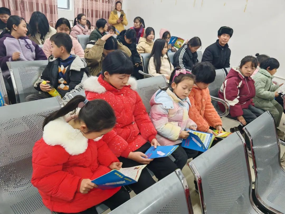 爱心妈妈李燕携手新邵县妇联，49名小朋友收获满满关怀！禁毒反电诈教育如何守护儿童成长？  第4张