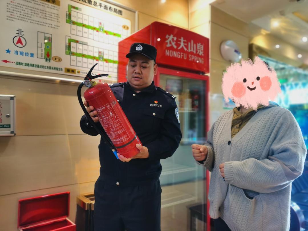 寒冬里的坚守：山城民警如何用平凡守护春节的平安与团圆？  第2张