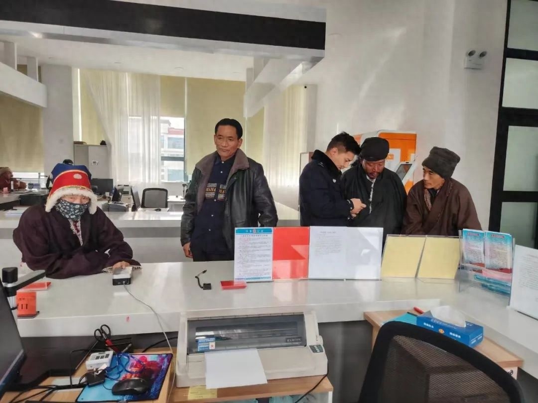 假期办证难？玛多县公安局户籍大厅推出多项便民措施，你体验了吗？