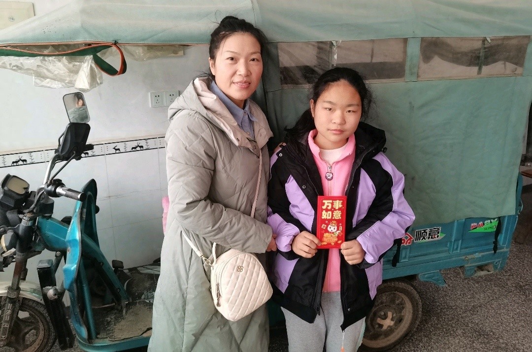 爱心妈妈谢冬梅的温暖行动：寒冬中的一抹暖阳，你也被感动了吗？