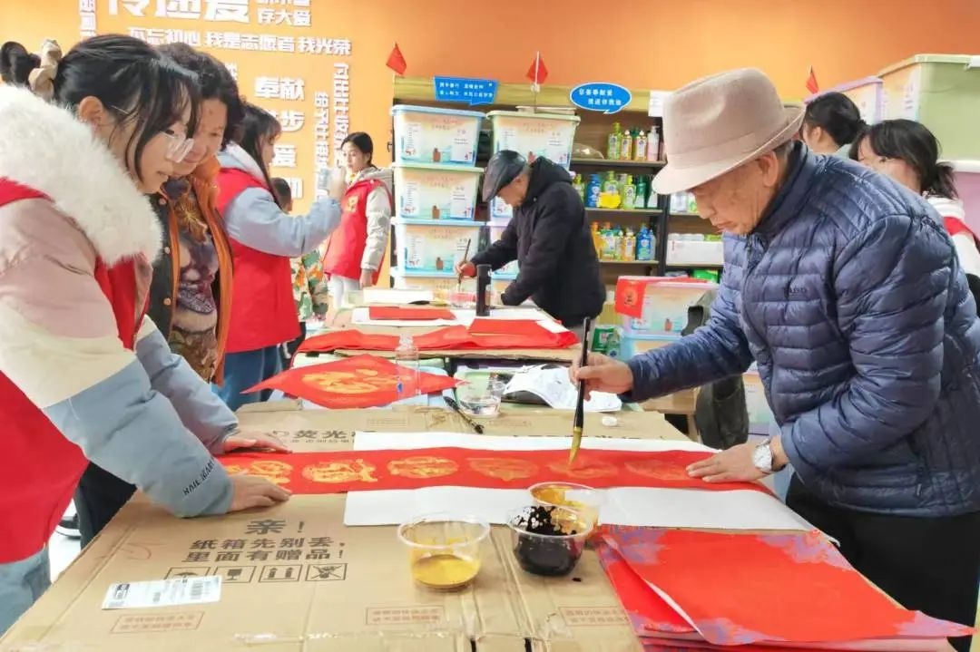 黔西南州慈善超市迎新春活动：巧手做福袋，欢乐迎新年！你准备好了吗？  第2张