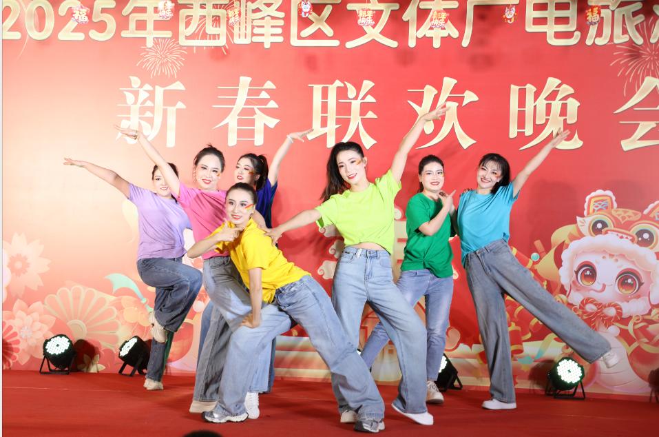 西峰区文旅局迎新春晚会：300人共聚一堂，你猜他们显摆啥？  第3张