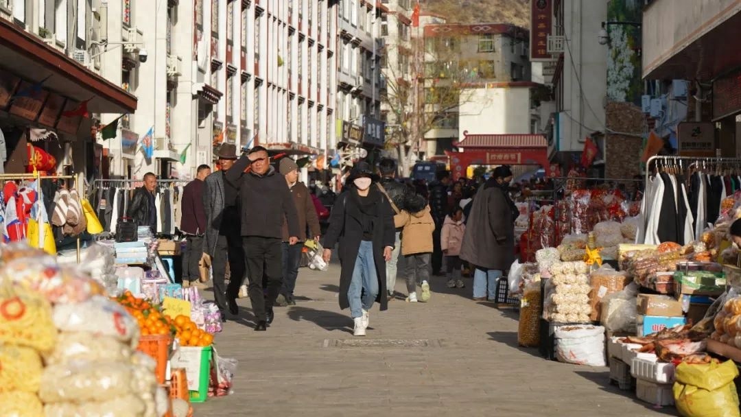 丹巴县步行街年货大集，你准备好迎接新春的惊喜了吗？  第1张