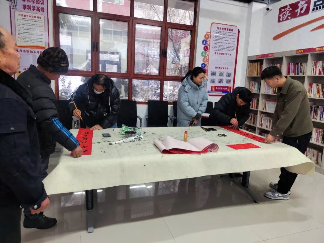 春节送福，书法家挥毫泼墨，你准备好迎接这份特别的年味了吗？  第1张