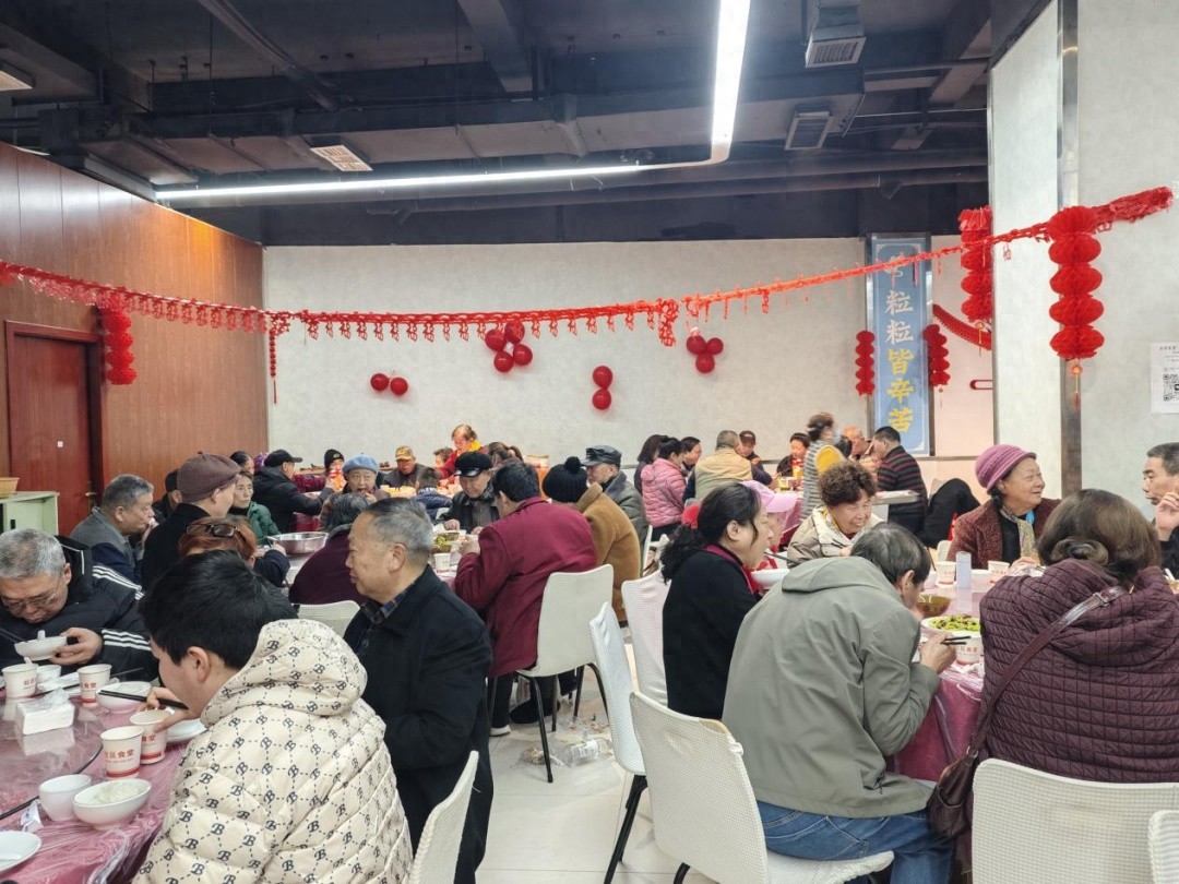 年夜饭还能这样吃？南明区百位老人共享‘家味道’，你想象不到的温暖场面