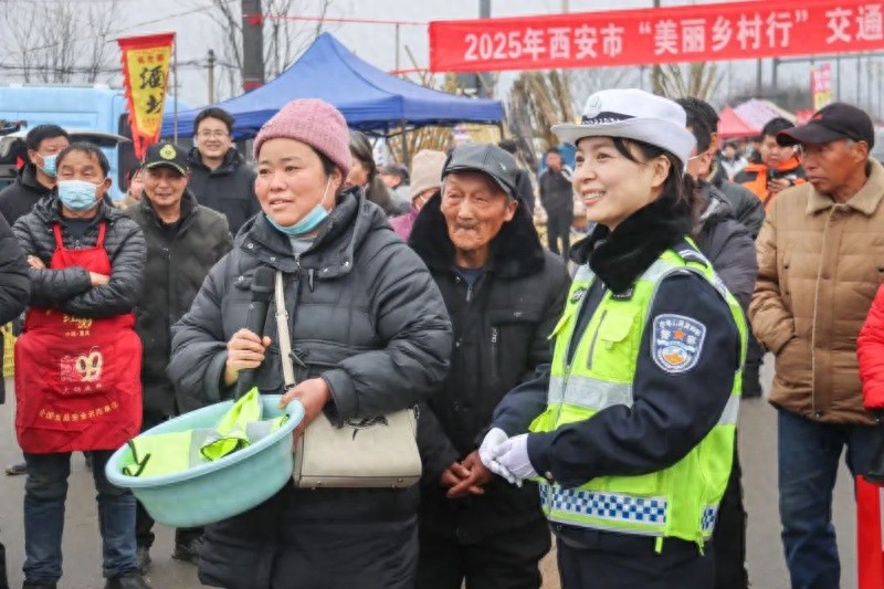 蓝田公安如何在水陆庵古会中创新宣传交通安全？一起来揭秘