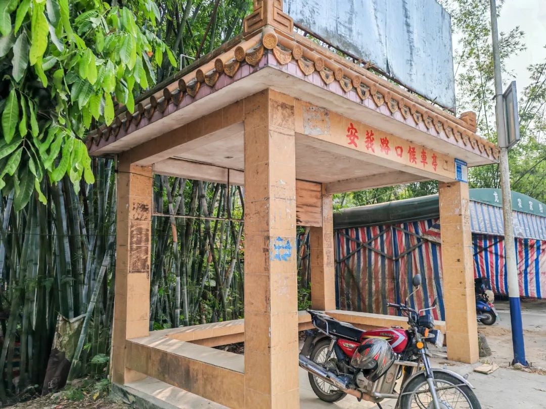 朱砂镇候车亭焕然一新！春节后整治行动成效如何？  第3张
