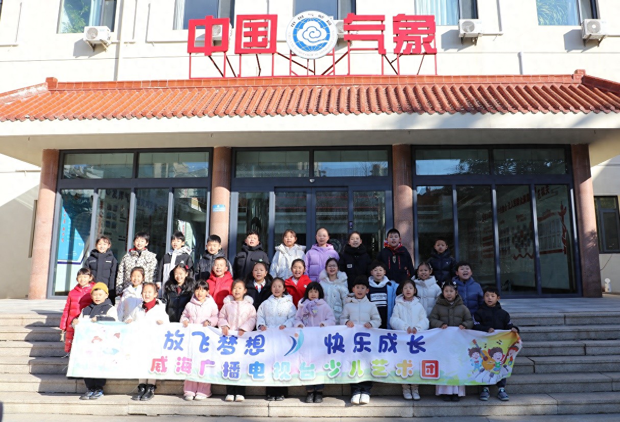 小主持人探秘气象局，揭开天气预报的科学面纱！你知道气象观测场和人工增雨车的奥秘吗？