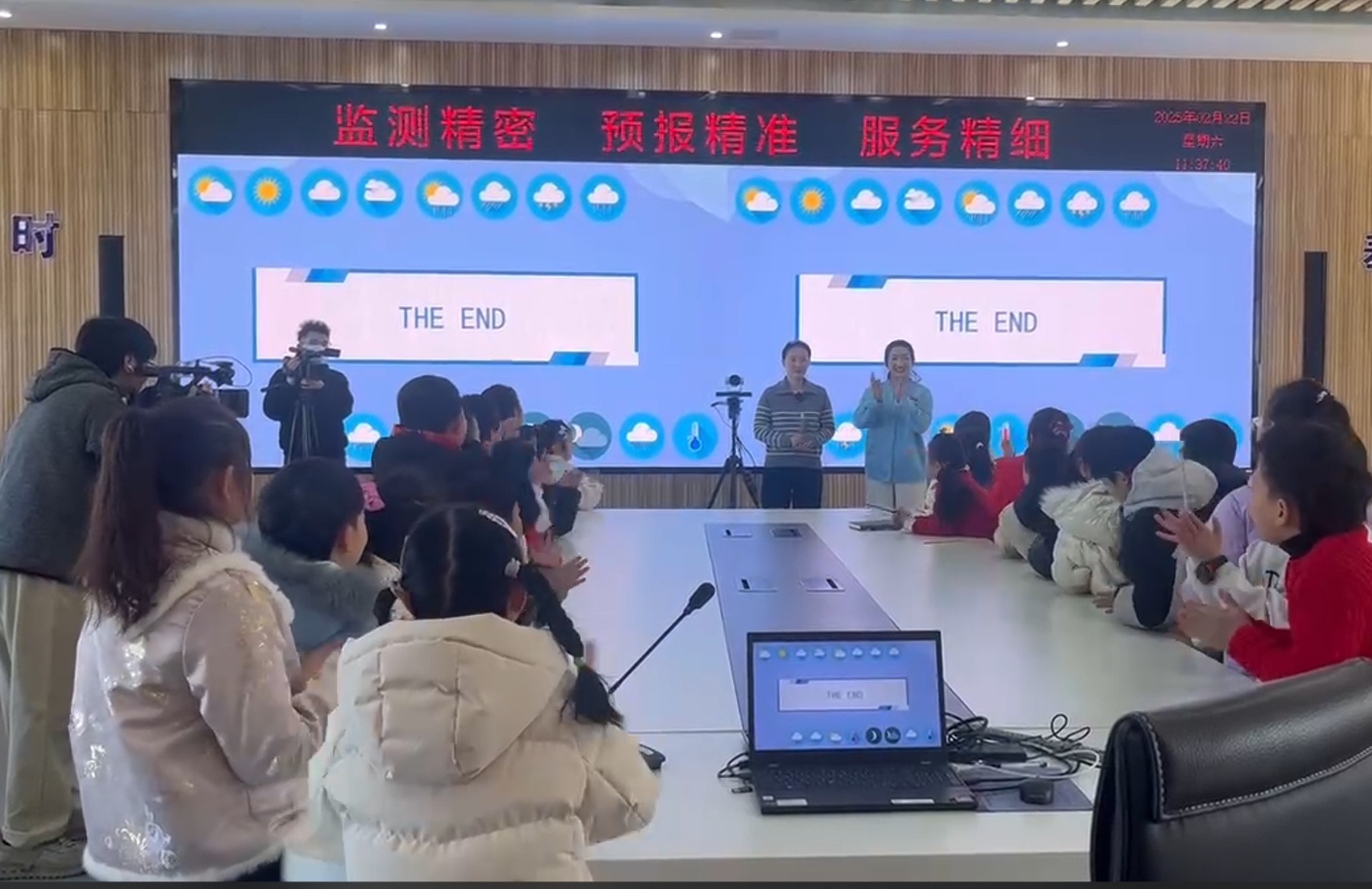小主持人探秘气象局，揭开天气预报的科学面纱！你知道气象观测场和人工增雨车的奥秘吗？  第3张