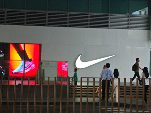 耐克与SKIMS强强联手，NikeSKIMS能否颠覆女性运动市场？  第1张