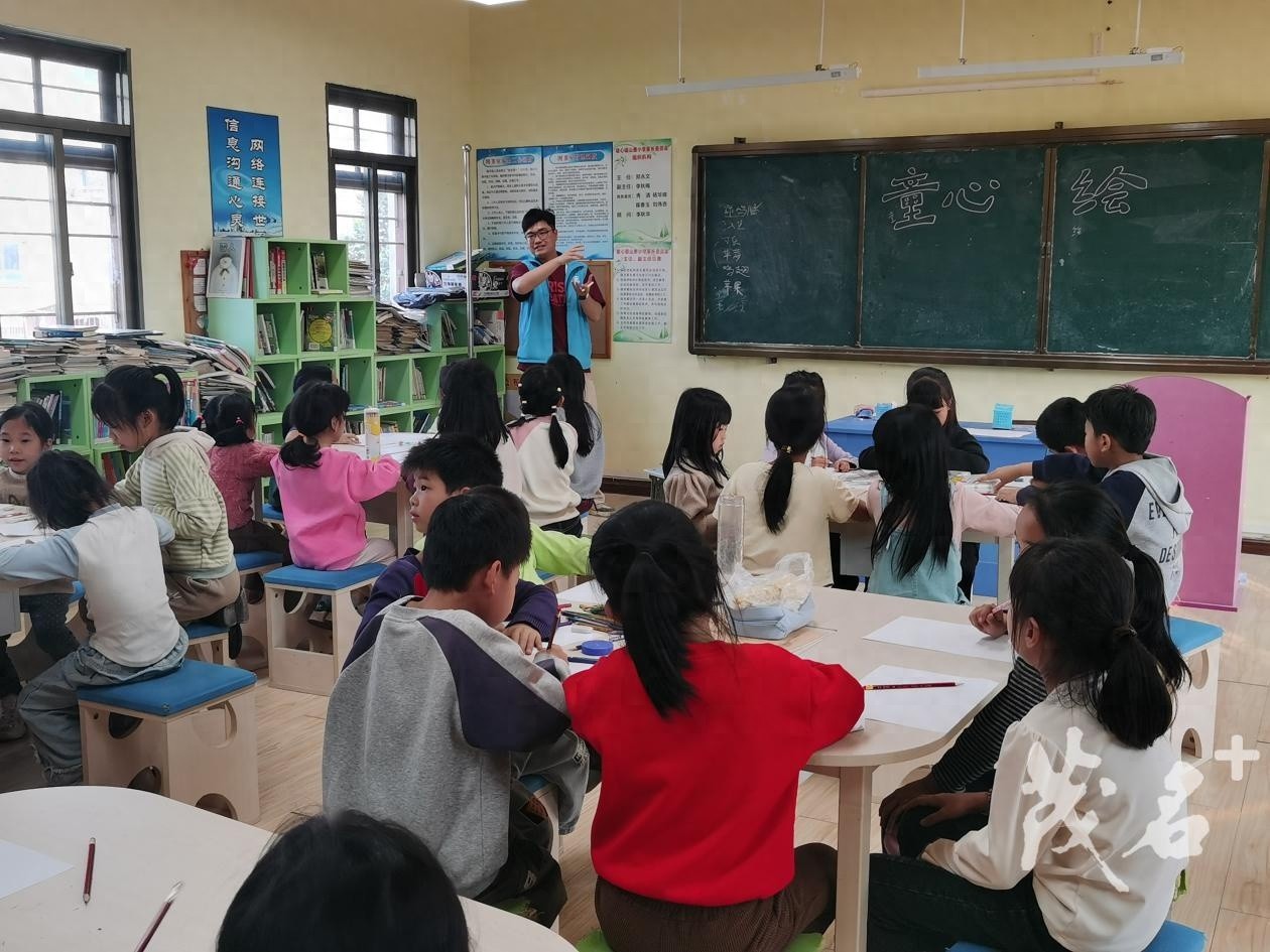 彩绘梦想，点亮童心！坡心镇如何用绘画活动守护孩子们的未来？