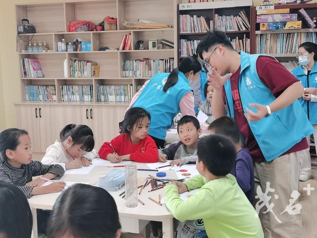 彩绘梦想，点亮童心！坡心镇如何用绘画活动守护孩子们的未来？  第2张