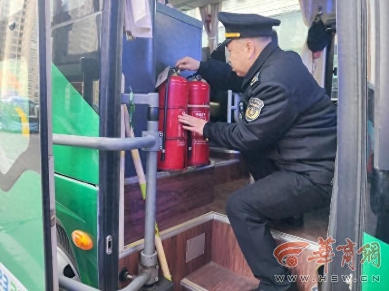 2025年西安春运大爆发！398万人次如何安全回家？  第1张