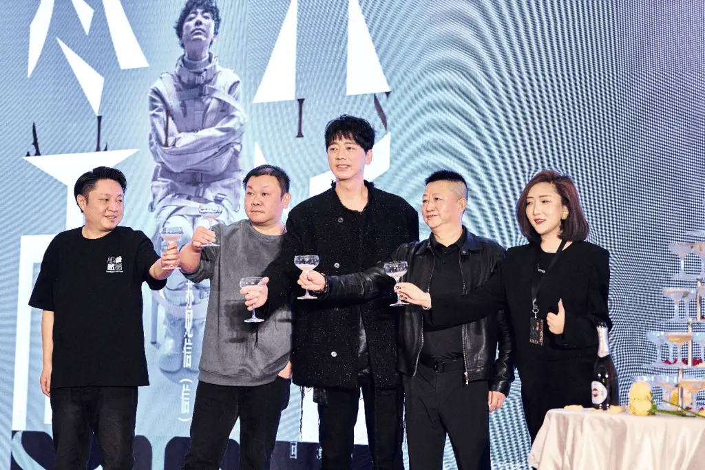 53岁铁肺歌王苏见信再燃激情，2025巡回演唱会能否重现经典青春？  第1张